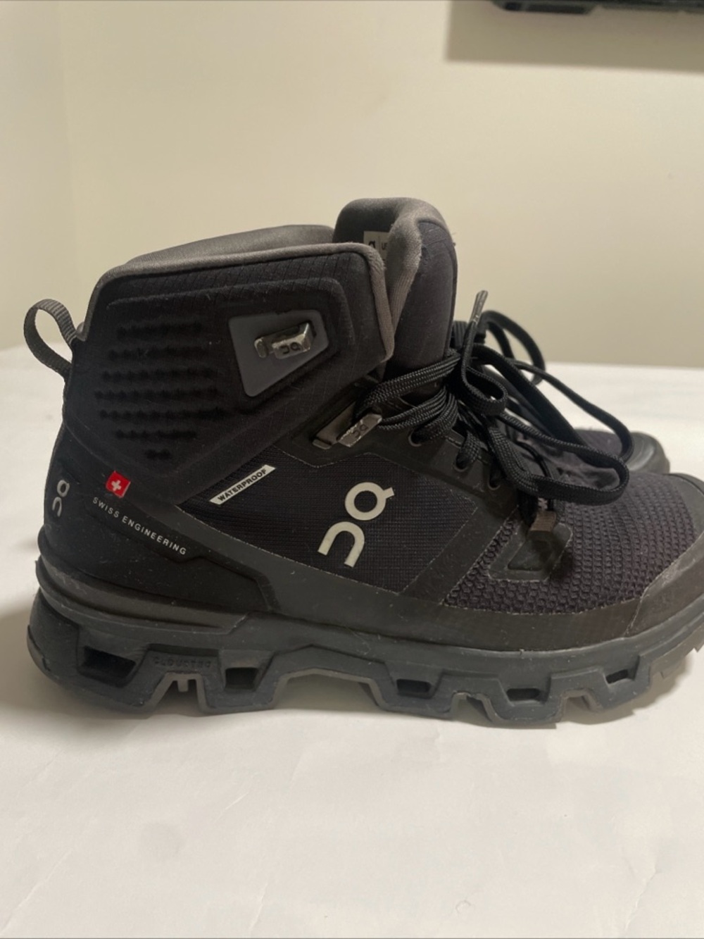 On Cloud Women's Black Cloudrock Mid Waterproof Hiking Trail Boots Size 6